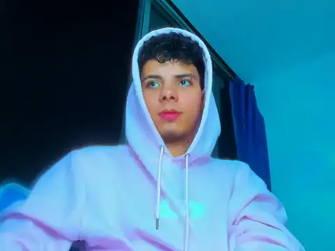 Snapshot of Alessandro_1610 chatting on October 25, 2025, 5:15 am Alessandro 1610 online show from October 25, 2025, 5:15 am