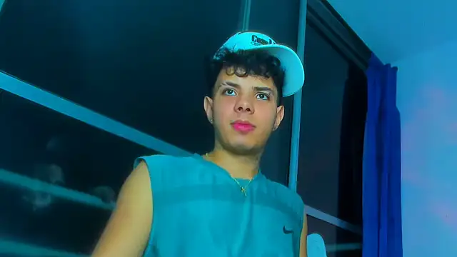 Snapshot of Alessandro_1610 chatting on November 4, 2025, 4:33 am Alessandro 1610 online show from November 4, 2025, 4:33 am