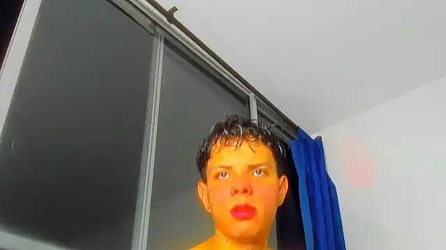 Snapshot of Alessandro_1610 chatting on December 15, 2025, 7:34 am Alessandro 1610 online show from December 15, 2025, 7:34 am