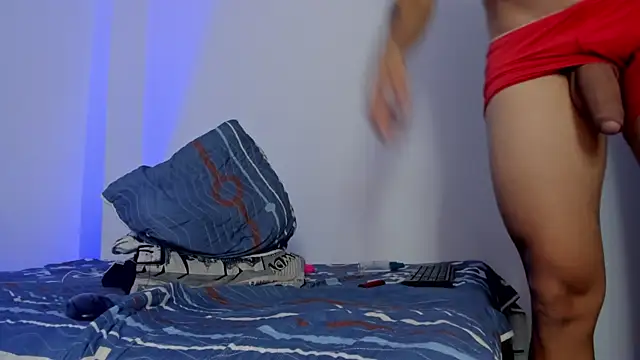 hugosan12 online show from November 28, 2025, 8:22 pm