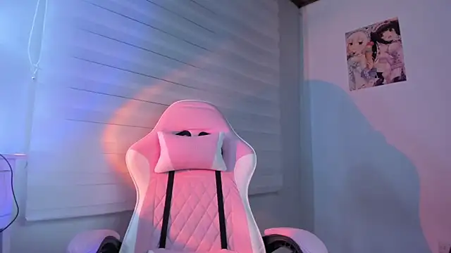 mikusitq  online show from November 7, 2025, 11:38 pm