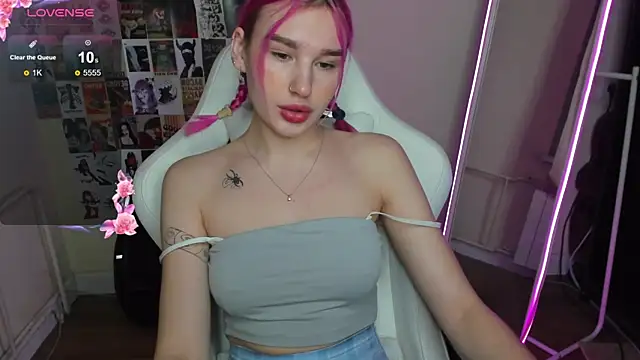 EvelinaLuu online show from December 4, 2025, 1:48 am