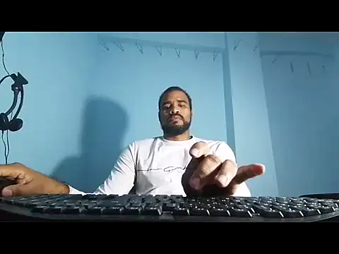 Snapshot of YOX22 chatting on March 1, 2025, 5:09 am YOX22 online show from March 1, 2025, 5:09 am