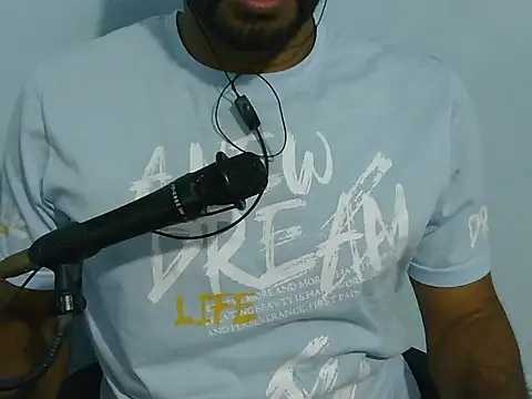 Snapshot of YOX22 chatting on September 14, 2025, 12:32 am YOX22 online show from September 14, 2025, 12:32 am