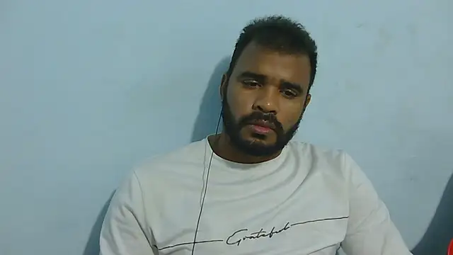 Snapshot of YOX22 chatting on October 4, 2025, 11:14 pm YOX22 online show from October 4, 2025, 11:14 pm