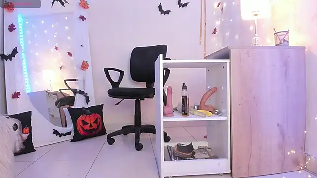 Emylyjonhs online show from October 24, 2025, 7:54 pm