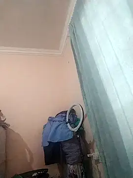 prettiechanti online show from October 14, 2025, 3:57 pm