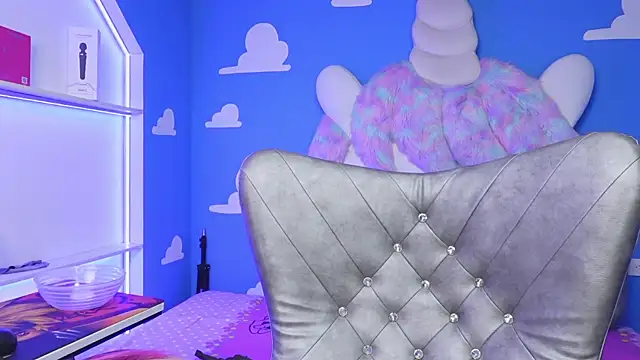 miss   angel online show from October 22, 2025, 6:07 pm