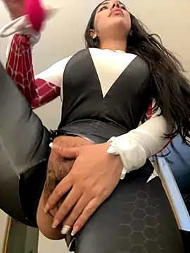 Snapshot of KarolVega- chatting on October 31, 2025, 3:02 pm KarolVega- online show from October 31, 2025, 3:02 pm