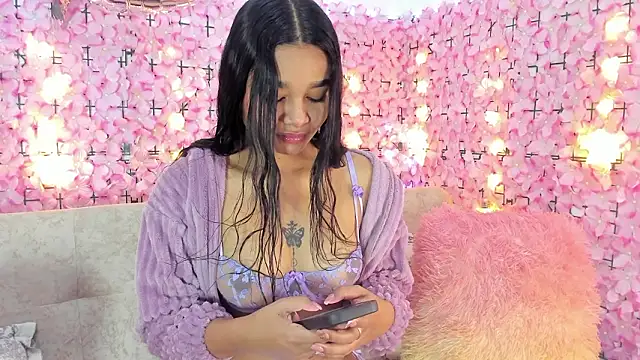 Snapshot of Lynda_Bonnie chatting on February 20, 2026, 3:01 pm Lynda Bonnie online show from February 20, 2026, 3:01 pm