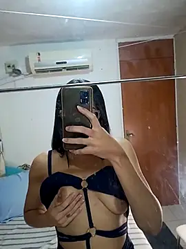 JuliaSalvaa online show from March 4, 2025, 6:18 pm