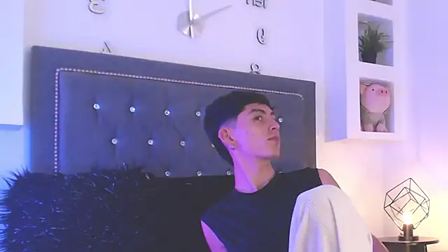 MaikyCooper online show from March 15, 2025, 4:57 am