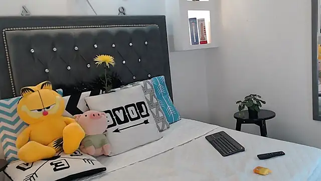 MaikyCooper online show from March 23, 2025, 3:43 am