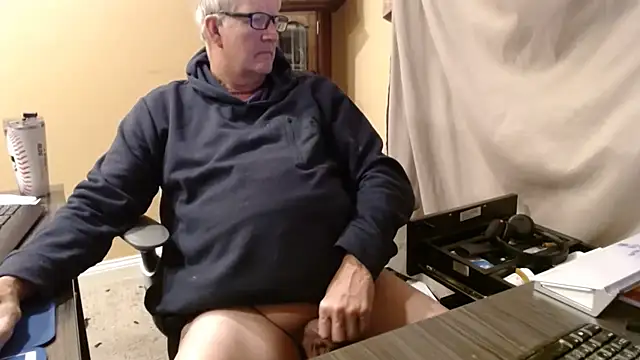 olderandwiser2 online show from December 2, 2025, 5:13 am