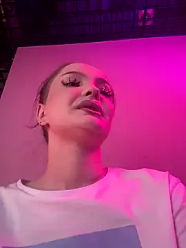 Snapshot of AlexaBright chatting on November 9, 2025, 6:06 pm AlexaBright online show from November 9, 2025, 6:06 pm