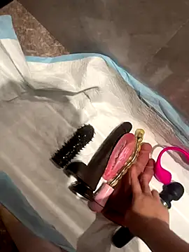 Snapshot of Mia-77 chatting on November 28, 2025, 9:34 am Mia-77 online show from November 28, 2025, 9:34 am