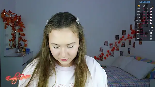 Snapshot of EmilyxxGraces chatting on November 17, 2025, 1:44 am EmilyxxGraces online show from November 17, 2025, 1:44 am