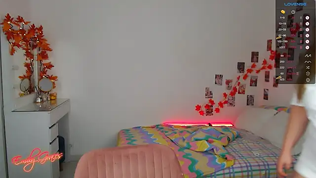 Snapshot of EmilyxxGraces chatting on November 19, 2025, 12:21 am EmilyxxGraces online show from November 19, 2025, 12:21 am