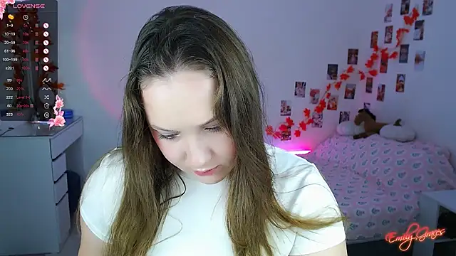 Snapshot of EmilyxxGraces chatting on December 3, 2025, 11:47 pm EmilyxxGraces online show from December 3, 2025, 11:47 pm