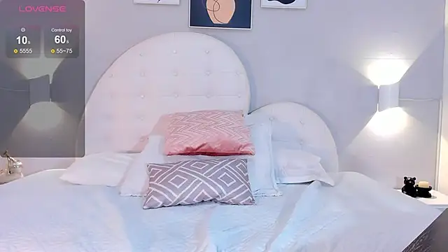 crisdegli  online show from March 5, 2025, 2:56 pm