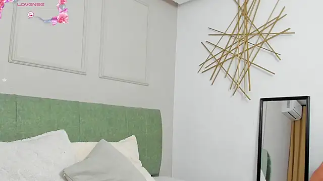 elizabeth 20 online show from October 30, 2025, 7:03 pm