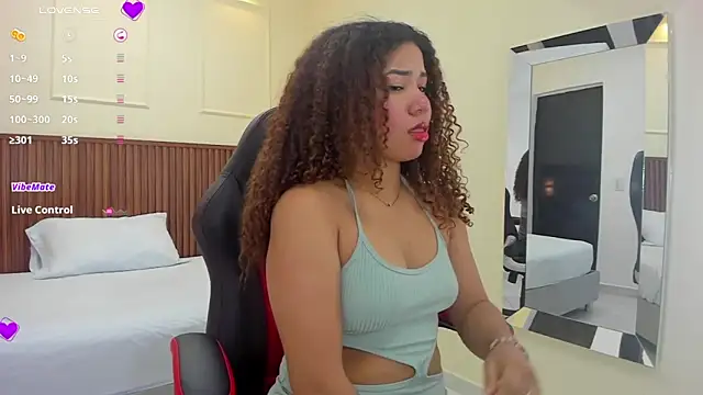 Snapshot of MELINAMARTINS chatting on February 12, 2025, 7:24 pm MELINAMARTINS online show from February 12, 2025, 7:24 pm