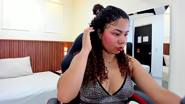 Snapshot of MELINAMARTINS chatting on February 18, 2025, 7:41 pm MELINAMARTINS online show from February 18, 2025, 7:41 pm