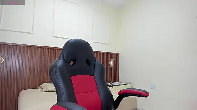 Snapshot of MELINAMARTINS chatting on September 26, 2025, 7:29 pm MELINAMARTINS online show from September 26, 2025, 7:29 pm