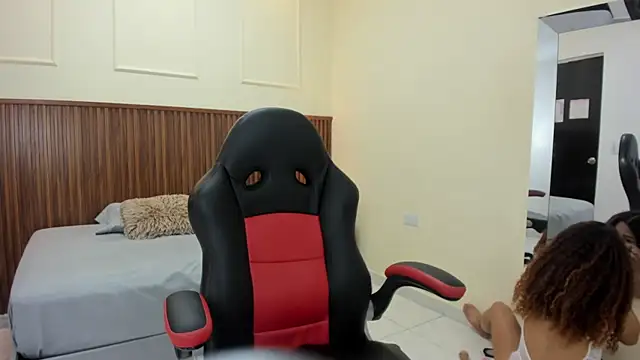 Snapshot of MELINAMARTINS chatting on October 2, 2025, 7:32 pm MELINAMARTINS online show from October 2, 2025, 7:32 pm