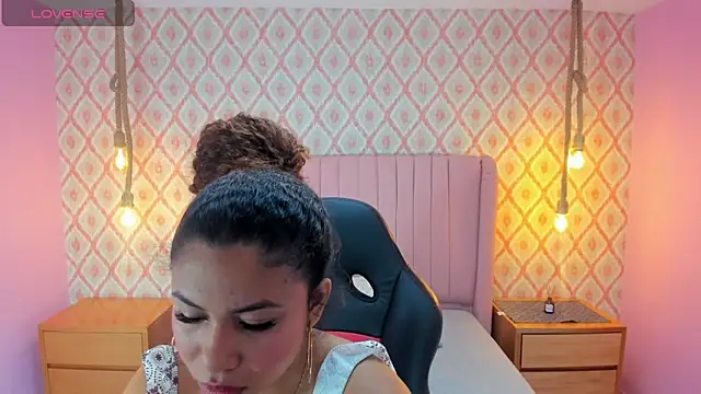 Snapshot of MELINAMARTINS chatting on October 31, 2025, 7:37 pm MELINAMARTINS online show from October 31, 2025, 7:37 pm