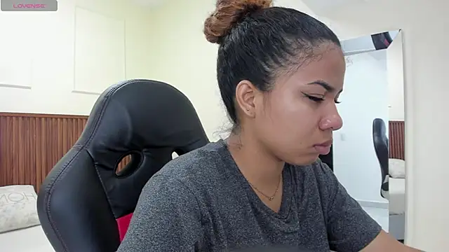 Snapshot of MELINAMARTINS chatting on November 5, 2025, 7:36 pm MELINAMARTINS online show from November 5, 2025, 7:36 pm