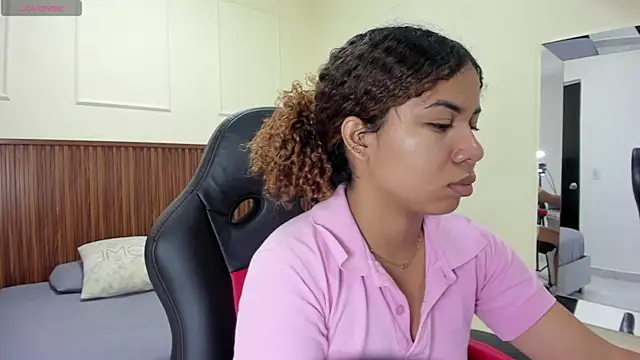 Snapshot of MELINAMARTINS chatting on November 10, 2025, 7:35 pm MELINAMARTINS online show from November 10, 2025, 7:35 pm