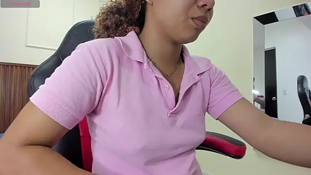 Snapshot of MELINAMARTINS chatting on November 11, 2025, 7:14 pm MELINAMARTINS online show from November 11, 2025, 7:14 pm