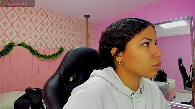 Snapshot of MELINAMARTINS chatting on November 29, 2025, 7:28 pm MELINAMARTINS online show from November 29, 2025, 7:28 pm