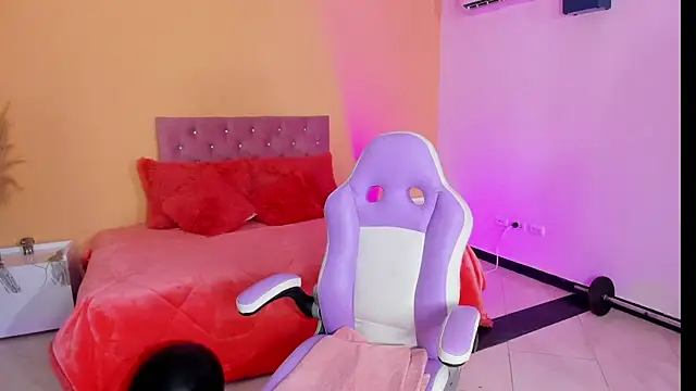 Snapshot of cristal_crossfitx chatting on November 8, 2025, 10:26 am cristal crossfitx online show from November 8, 2025, 10:26 am