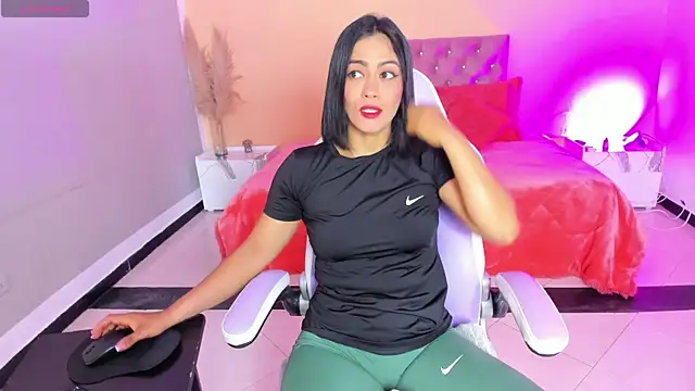 Snapshot of cristal_crossfitx chatting on November 19, 2025, 10:04 am cristal crossfitx online show from November 19, 2025, 10:04 am