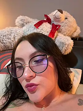 ValentinaOrtiz3 online show from April 9, 2026, 1:27 am