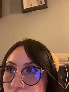 Snapshot of ValentinaOrtiz3 chatting on April 29, 2026, 3:21 am ValentinaOrtiz3 online show from April 29, 2026, 3:21 am