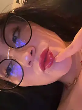 ValentinaOrtiz3 online show from June 25, 2026, 11:42 pm