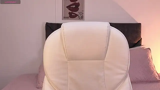 sara sharma  online show from September 25, 2025, 2:21 pm