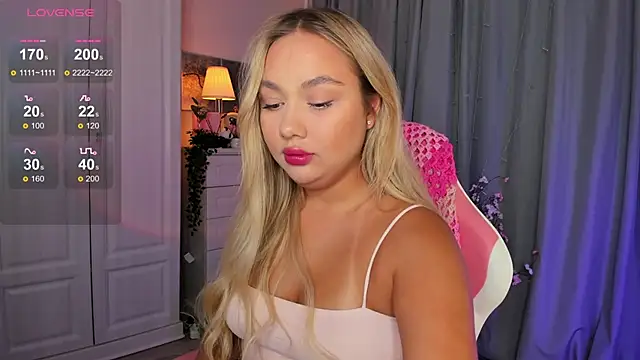 Snapshot of _Loneve__ chatting on October 4, 2025, 3:21 pm  Loneve   online show from October 4, 2025, 3:21 pm