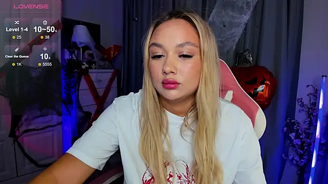 Snapshot of _Loneve__ chatting on October 30, 2025, 1:45 pm  Loneve   online show from October 30, 2025, 1:45 pm