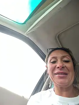 bossyroxy84 online show from April 23, 2026, 5:59 pm