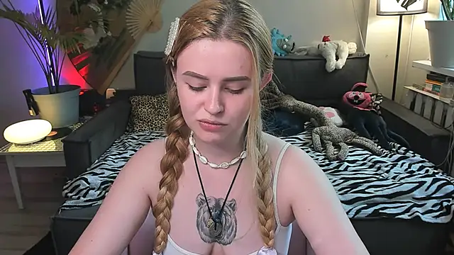 Alexa Pirs online show from June 14, 2026, 1:02 pm