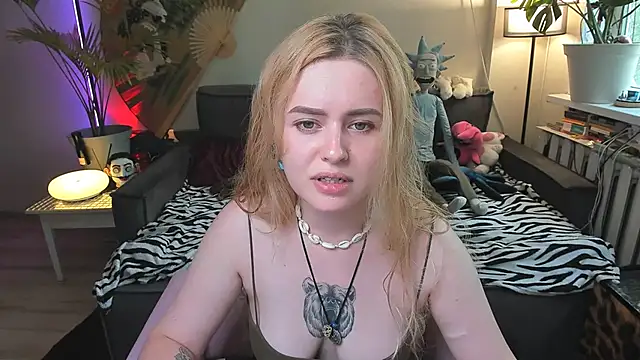 Alexa Pirs online show from June 22, 2026, 1:41 pm