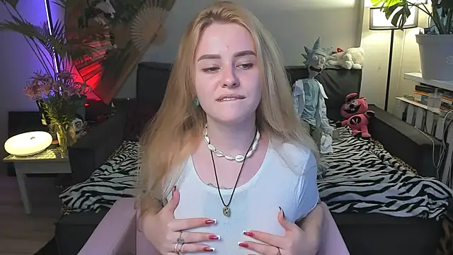 Alexa Pirs online show from July 18, 2026, 5:06 pm