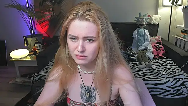 Alexa Pirs online show from July 22, 2026, 4:32 pm