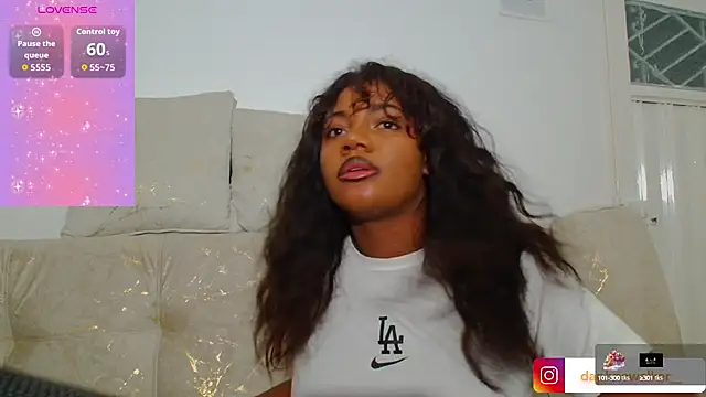 Daphnewalker   online show from October 1, 2025, 3:01 am