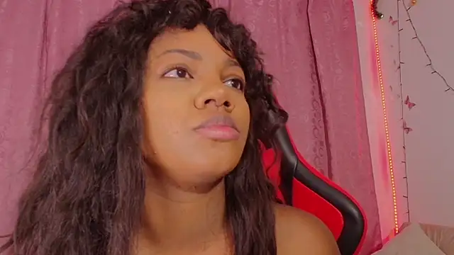 Daphnewalker   online show from December 17, 2025, 11:05 am