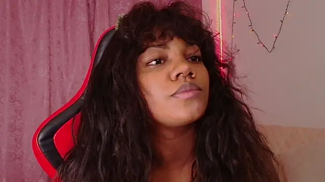 Daphnewalker   online show from December 20, 2025, 11:12 pm